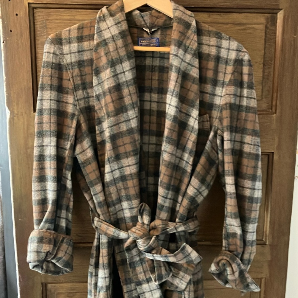 Pendelton robe